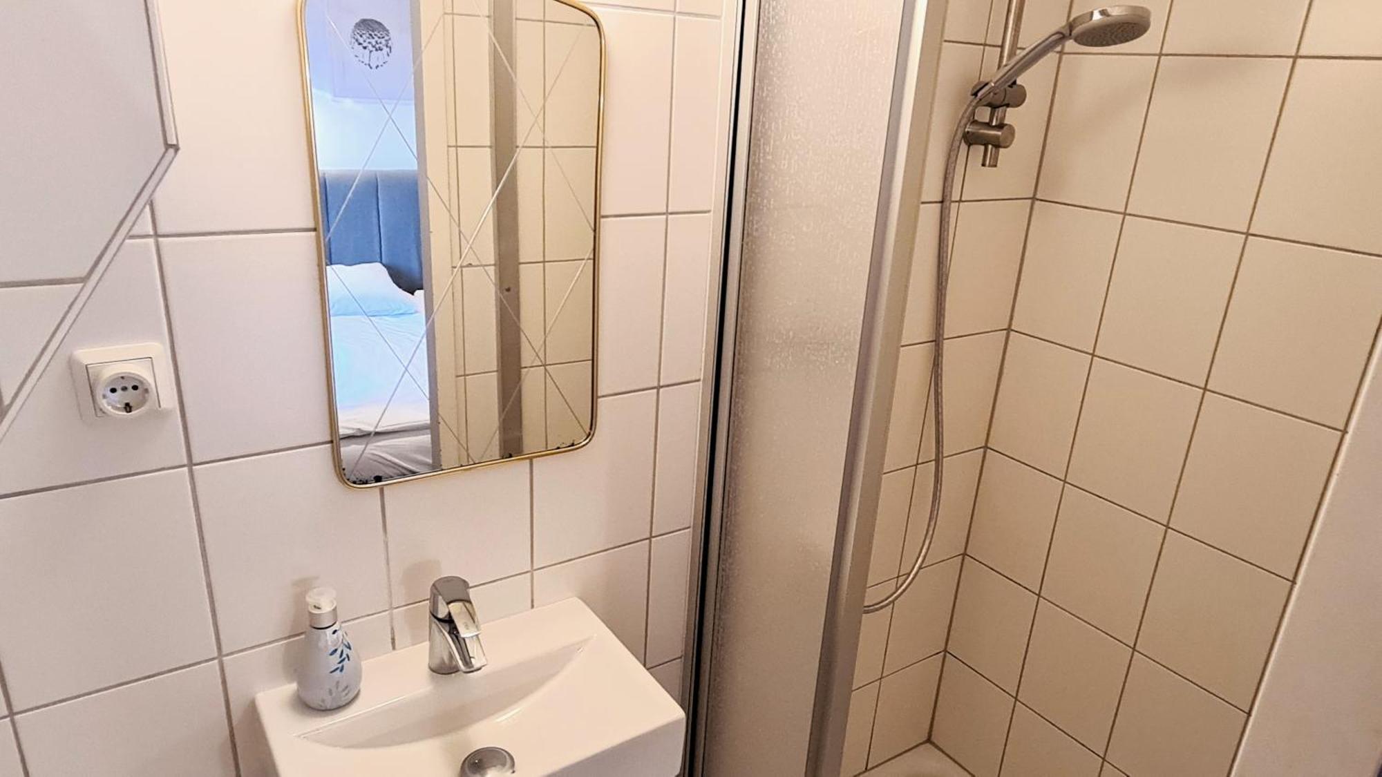 Weltempfaenger Backpacker Hostel Cologne Exterior photo